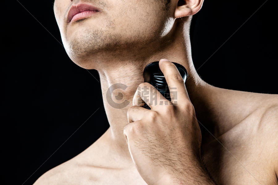 男性剃须图片素材免费下载