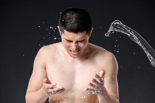 男性洗脸洁面图片素材免费下载