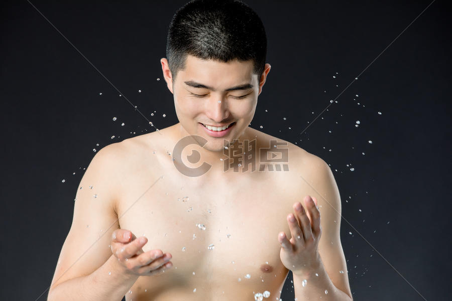男性洗脸动作图片素材免费下载