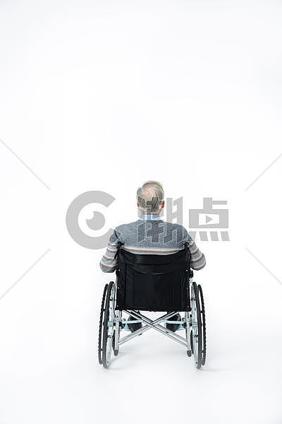 坐轮椅老人背影图片素材免费下载