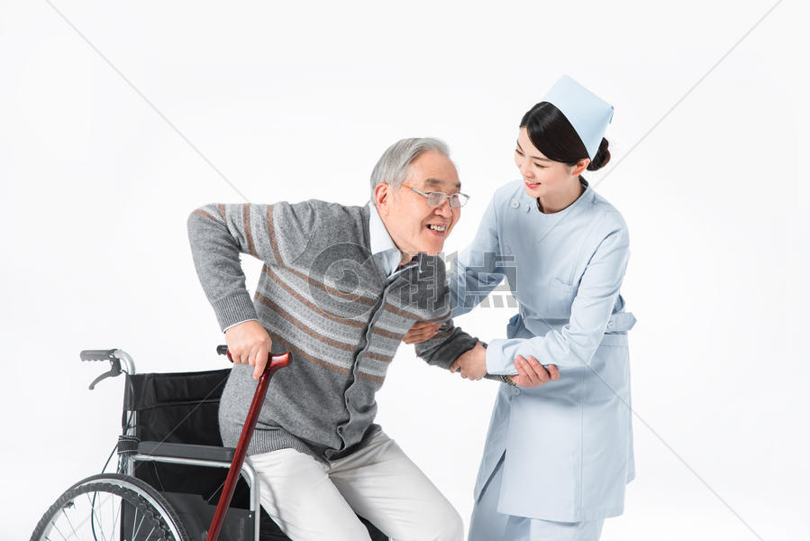 护士关爱老人图片素材免费下载