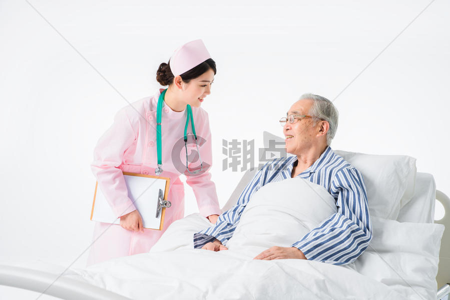 护士关爱老年人图片素材免费下载