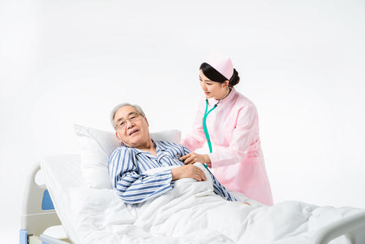护士为老人测量心率图片素材免费下载