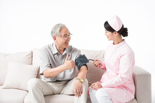 护士为老人测量血压图片素材免费下载