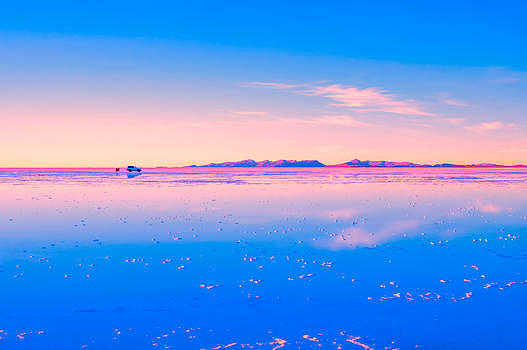 清晨的乌尤尼盐湖图片素材免费下载