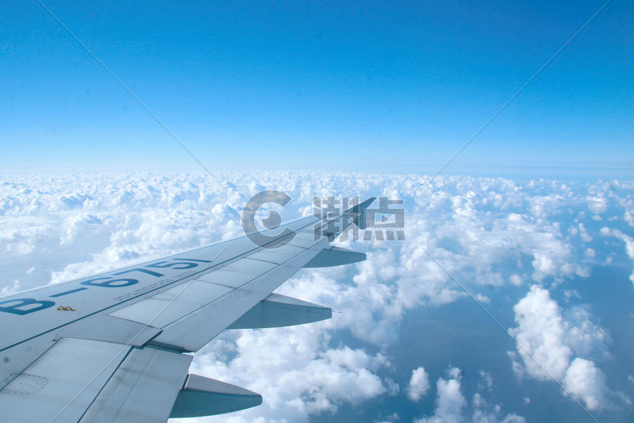 飞机上的云层图片素材免费下载