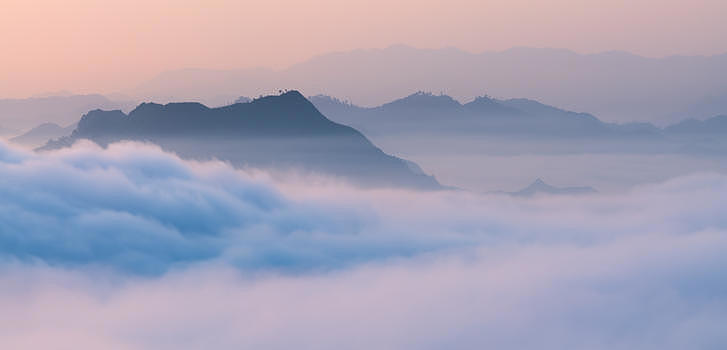 云雾缭绕山水风光图片素材免费下载