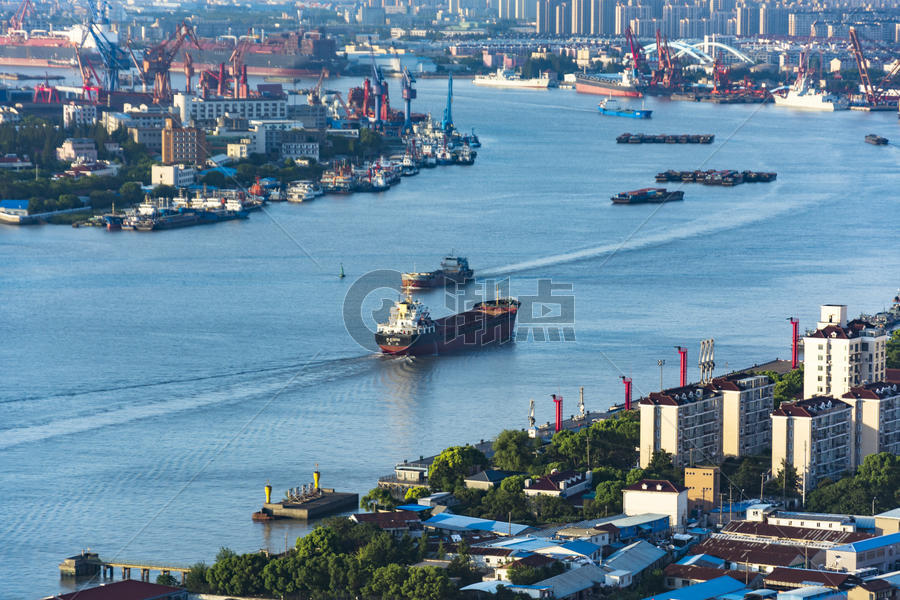 上海黄浦江码头货轮图片素材免费下载