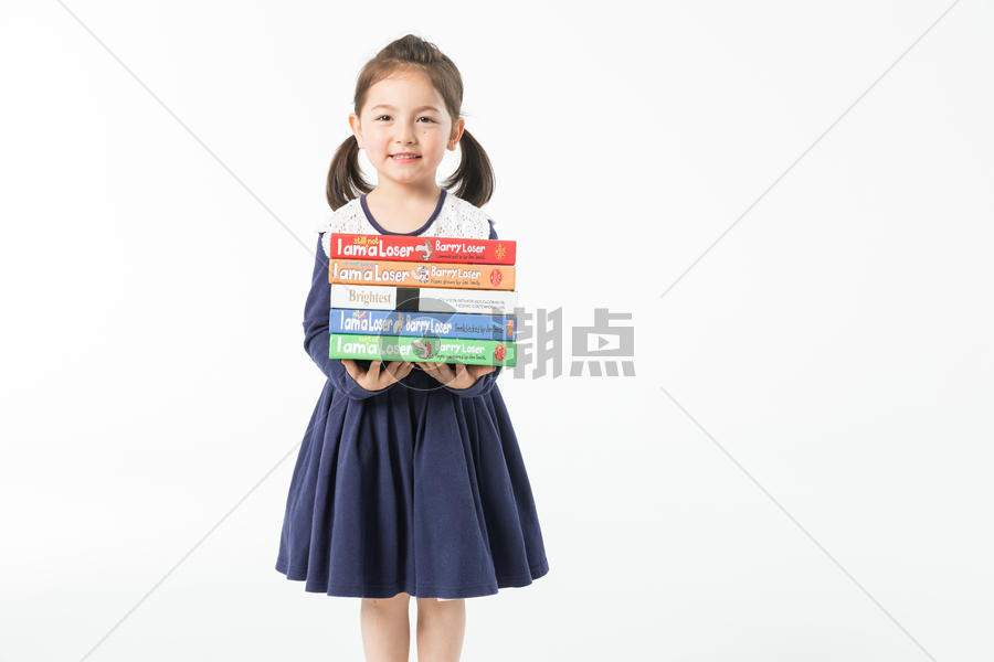 外国儿童捧着书本图片素材免费下载