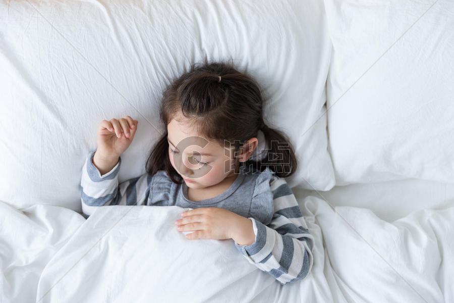 外国儿童睡眠图片素材免费下载