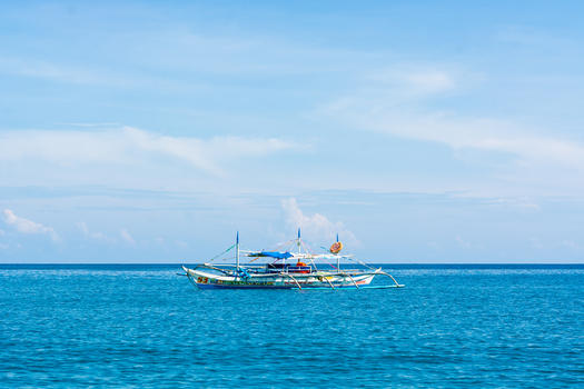 菲律宾海上的船支图片素材免费下载