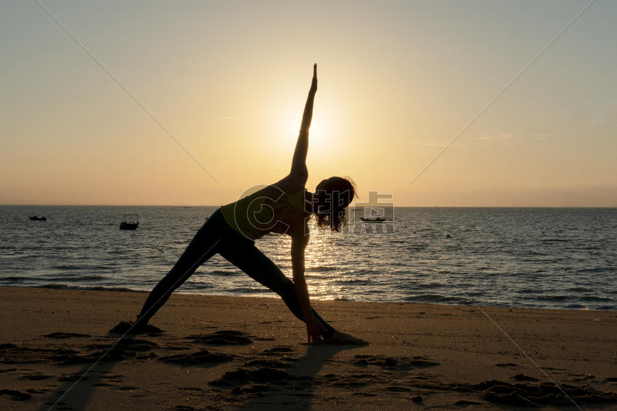 日出海边瑜伽剪影图片素材免费下载