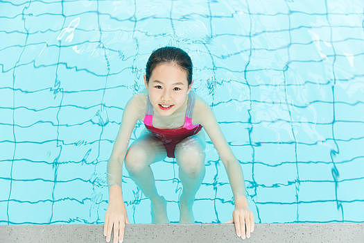 儿童游泳图片素材免费下载