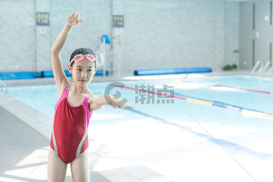 儿童游泳热身图片素材免费下载