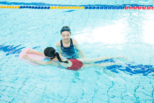 儿童游泳培训上课图片素材免费下载