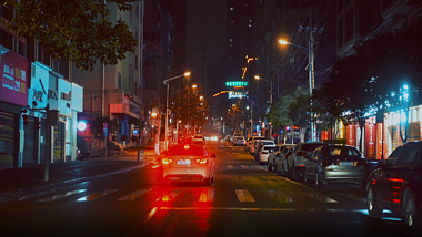 1080P升格慢镜头夜晚孤独的城市街头视频的预览图