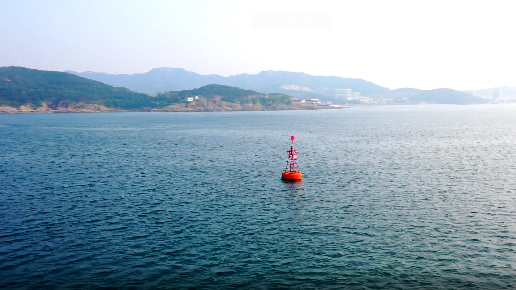 海上灯塔浮标高清航拍视频的预览图
