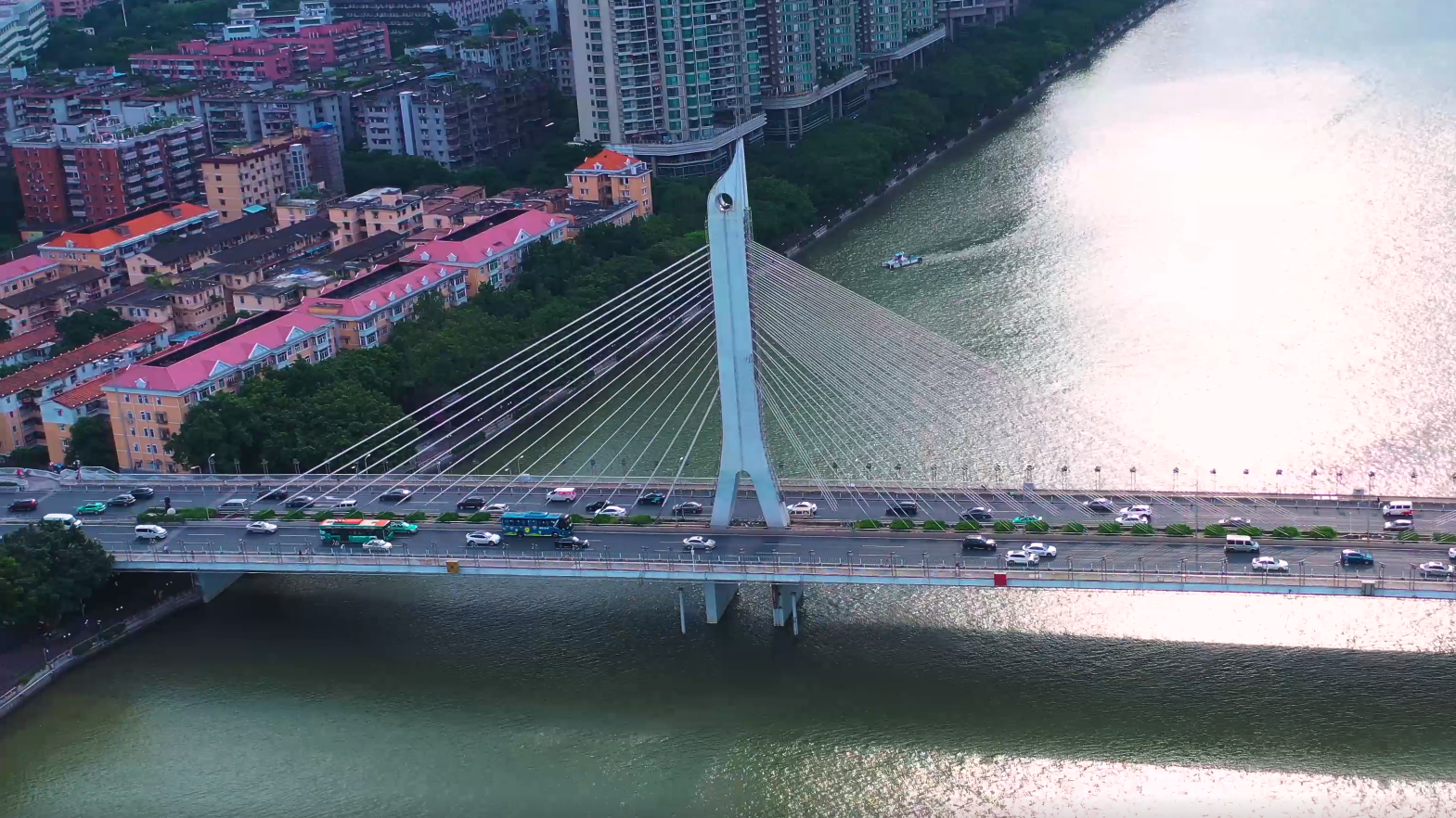 4K航拍广州城市建筑海印大桥视频的预览图