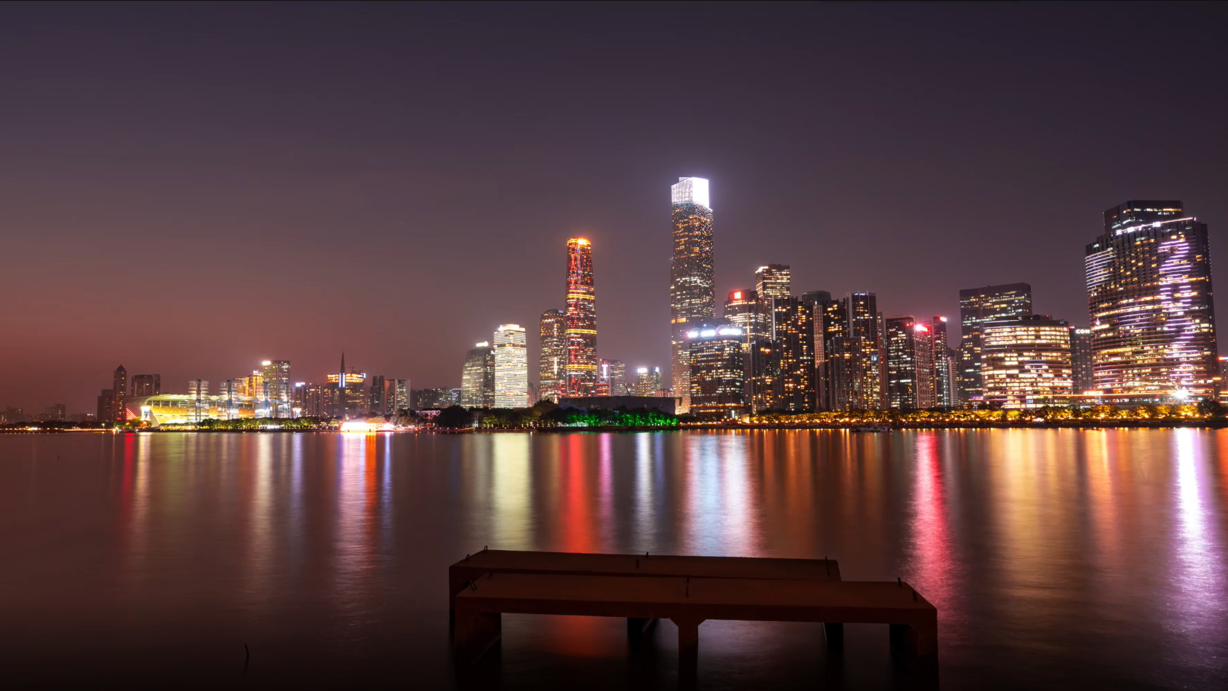 8k广州城市日转夜延时珠江畔视频视频的预览图