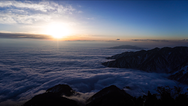 4k云海之上日出霞光风景延时摄影视频的预览图