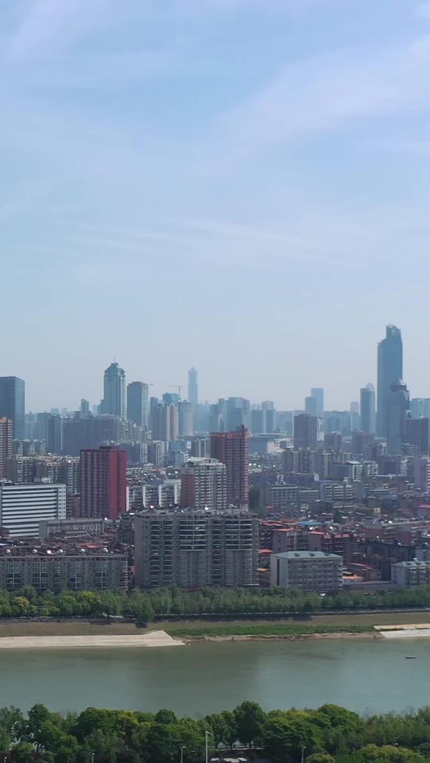 航拍城市风景武汉立体交通道路月湖桥车流素材视频的预览图