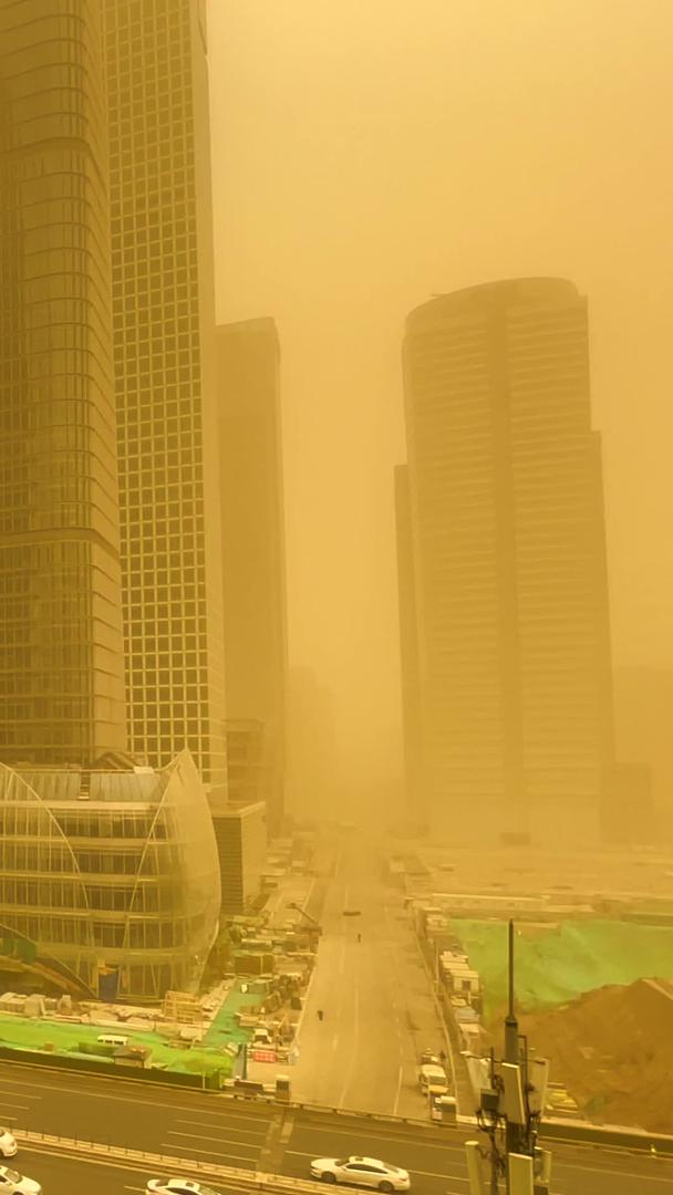 北京国贸中央电视台实拍沙尘暴视频的预览图