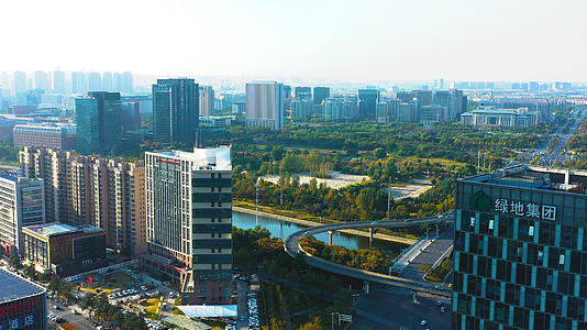 4k航拍河南郑州新区建筑绿地地标视频的预览图