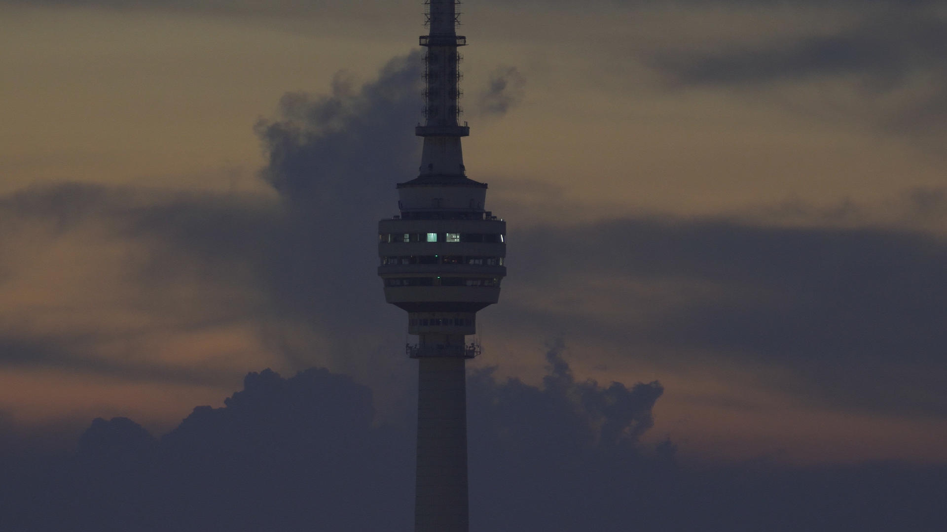 延时摄影航拍城市地标建筑天空晚霞天际线4k素材视频的预览图