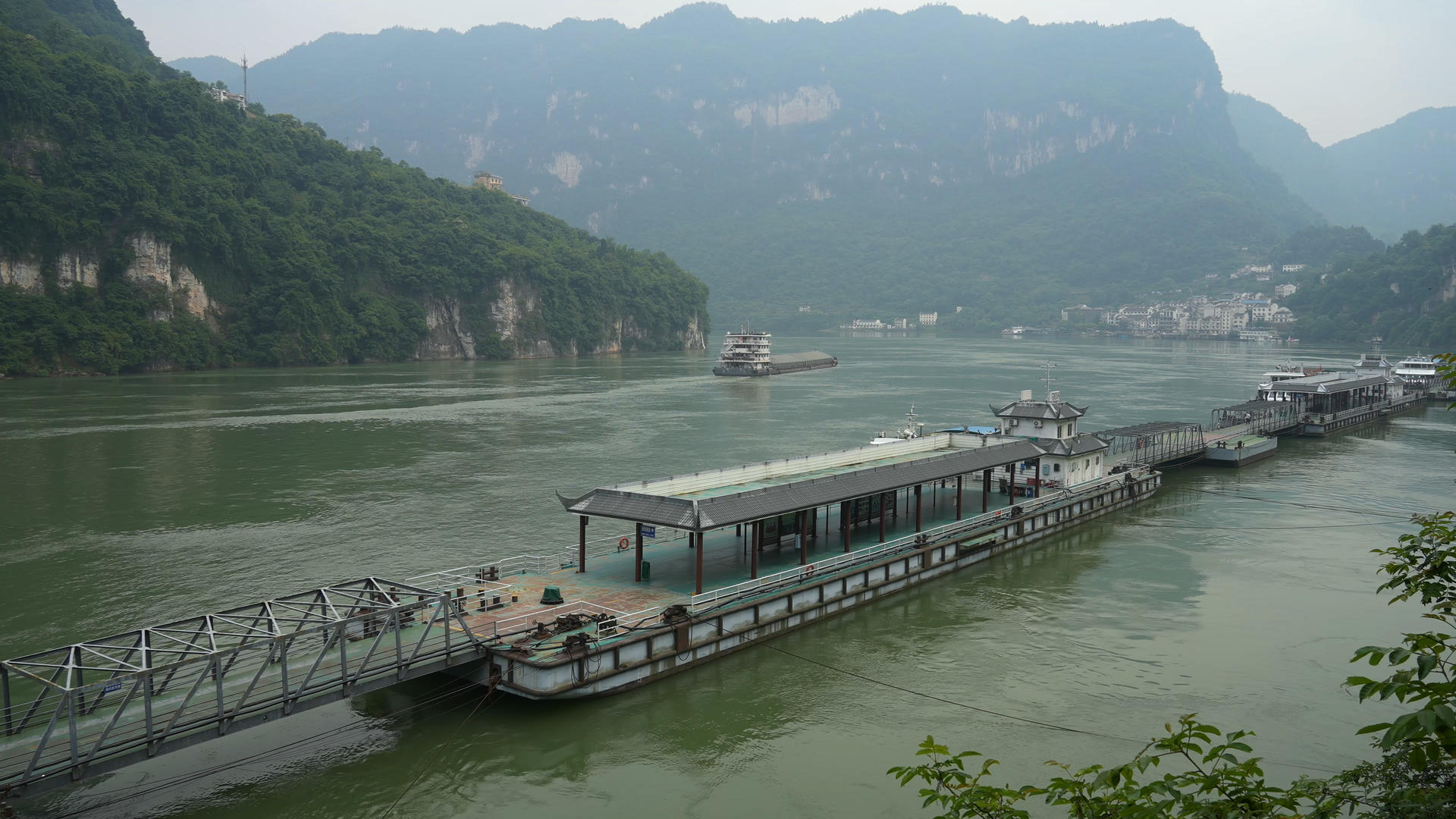 湖北宜昌三峡码头交通游船旅游4k素材视频的预览图