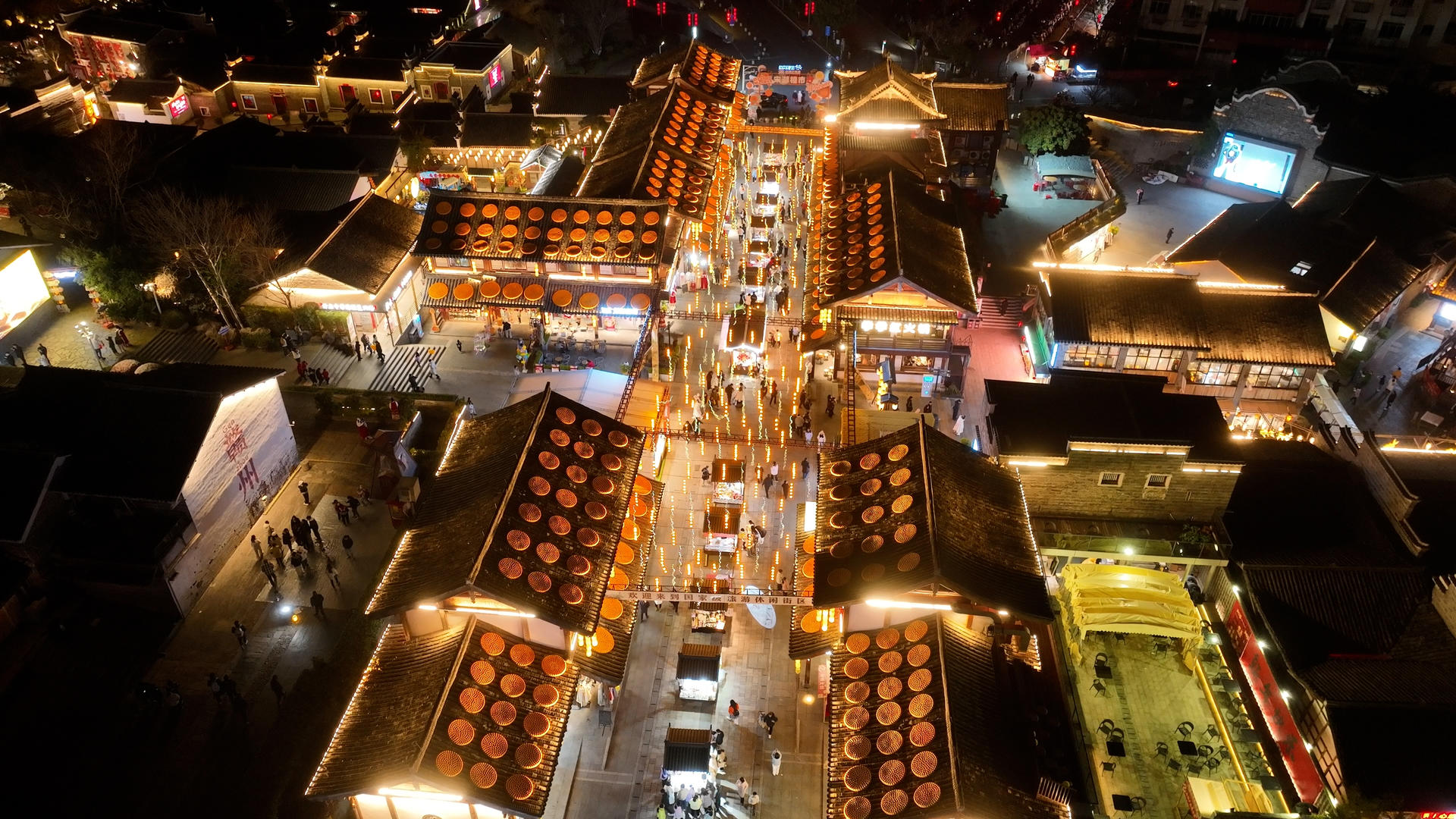 江西航拍江西旅游赣州宋代不夜城灯光夜景4k素材视频的预览图