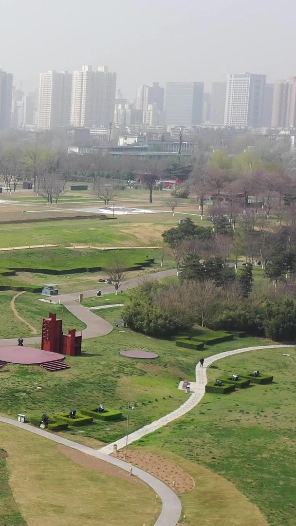 西安大明宫国家遗址公园航拍视频视频的预览图