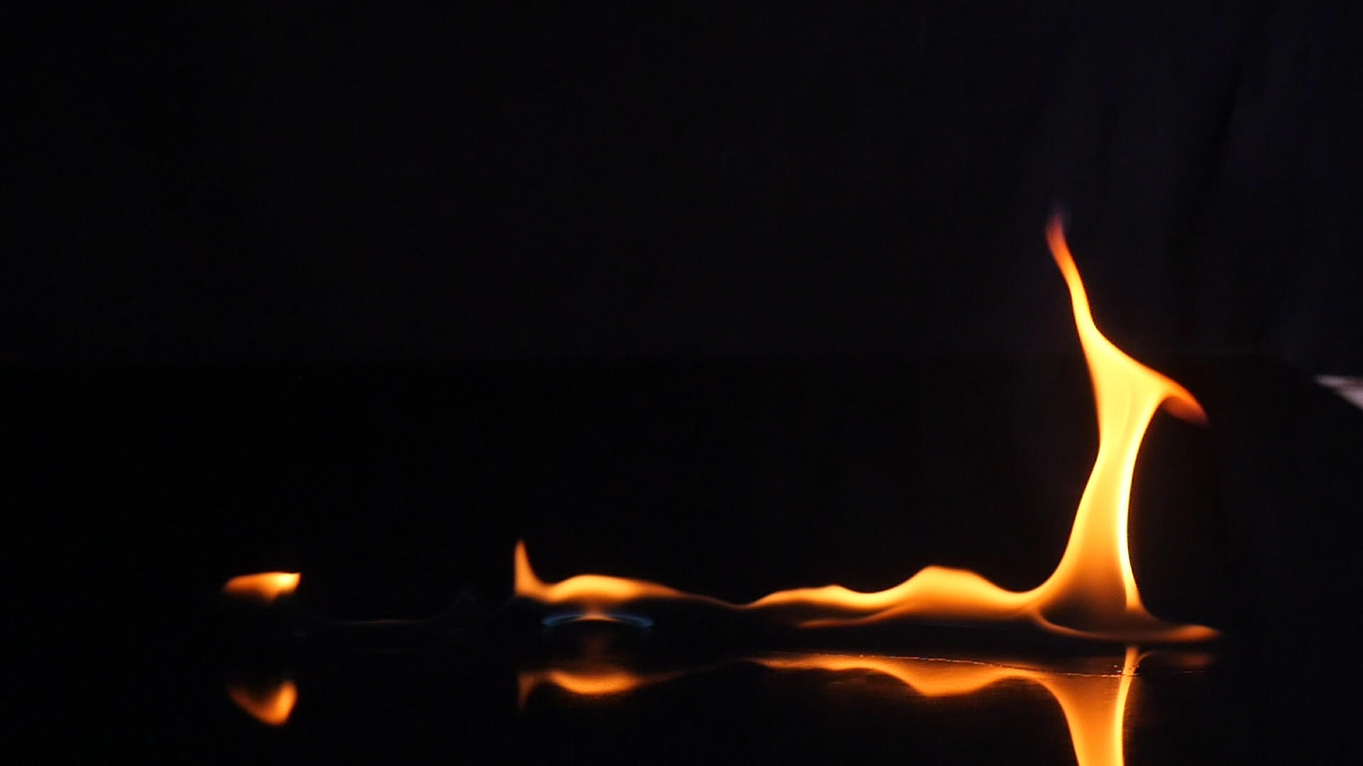 燃烧的火苗视频的预览图