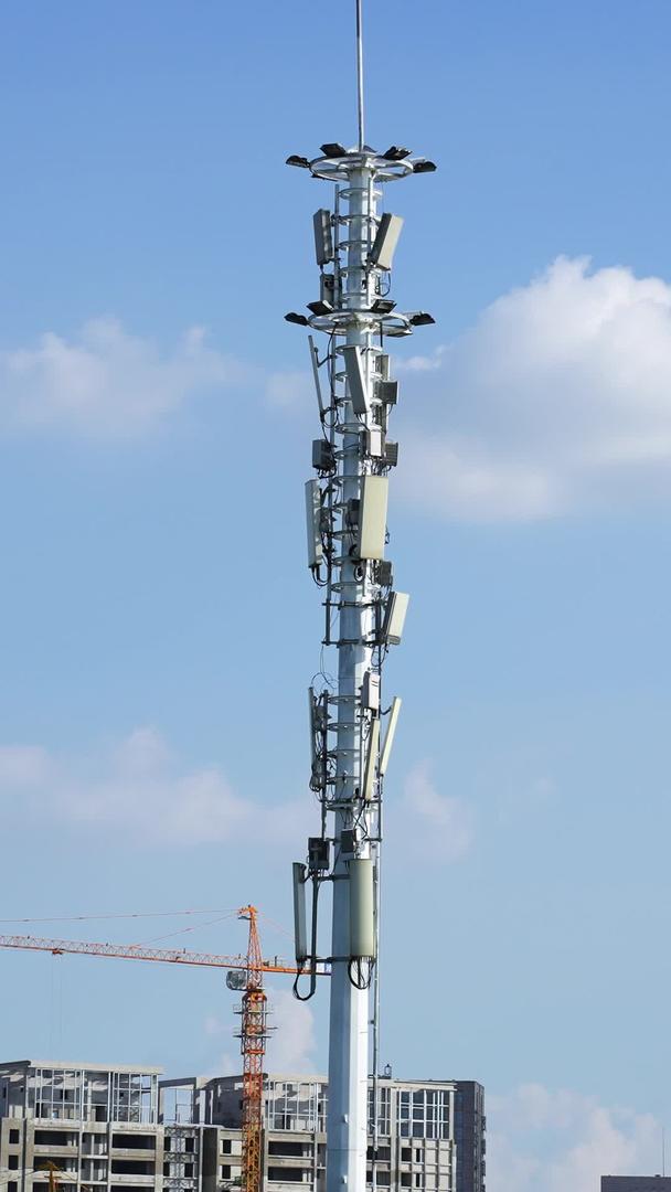 航空城市蓝天白云天空5G信号塔电信移动信号接收器基站素材视频的预览图