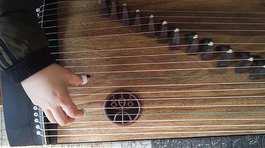 中国民族乐器古筝演奏视频的预览图