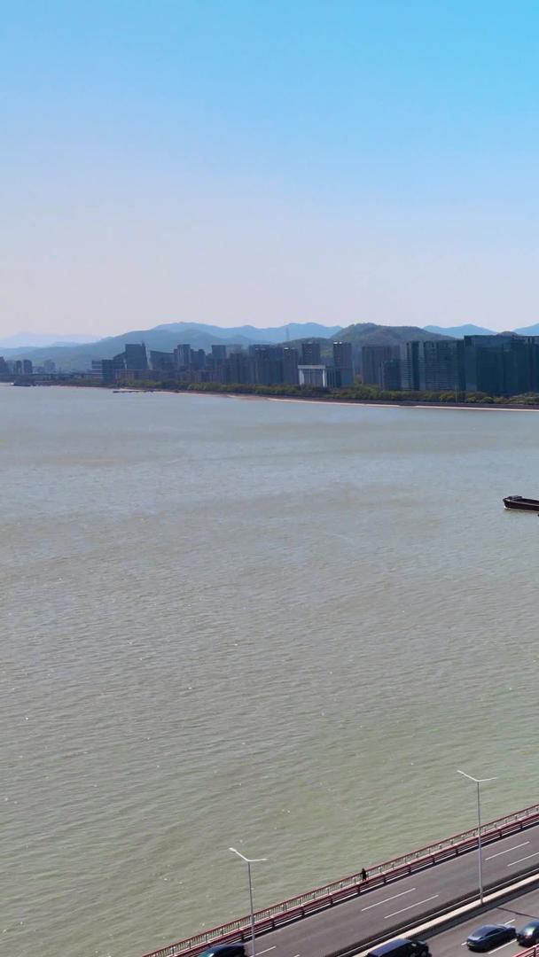 航天怕杭州钱塘江钱江三桥蓝天车流视频的预览图