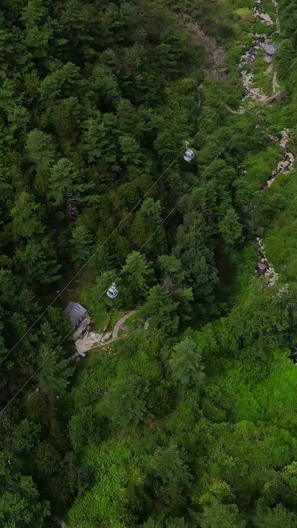 索道森林航拍峡谷缆车视频的预览图