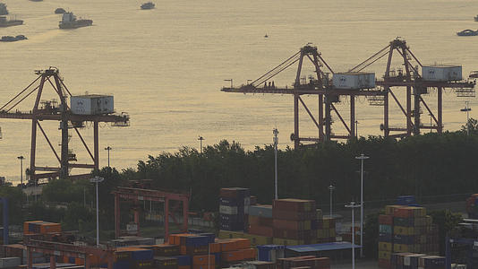 航拍城市物流港口码头制造业货物运输4k素材视频的预览图