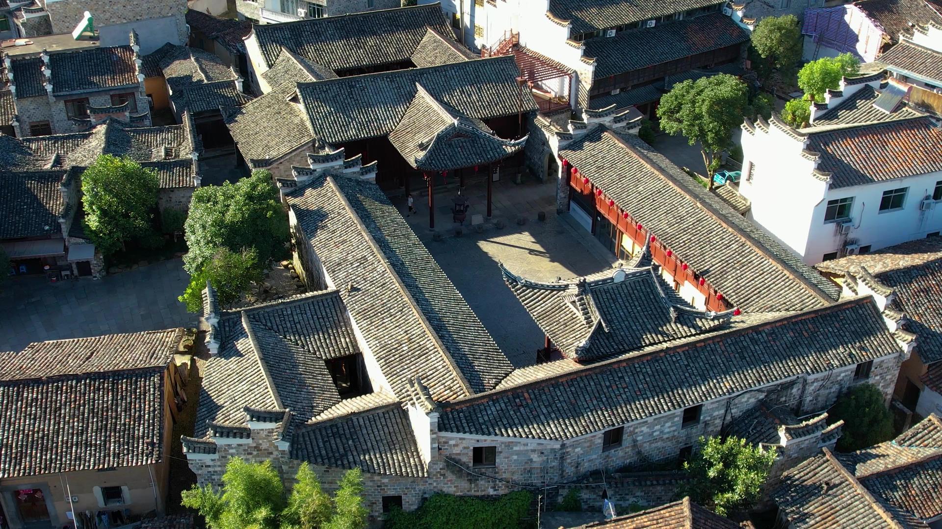 航拍5A浙江衢州廿八都景区城隍庙古建筑视频视频的预览图