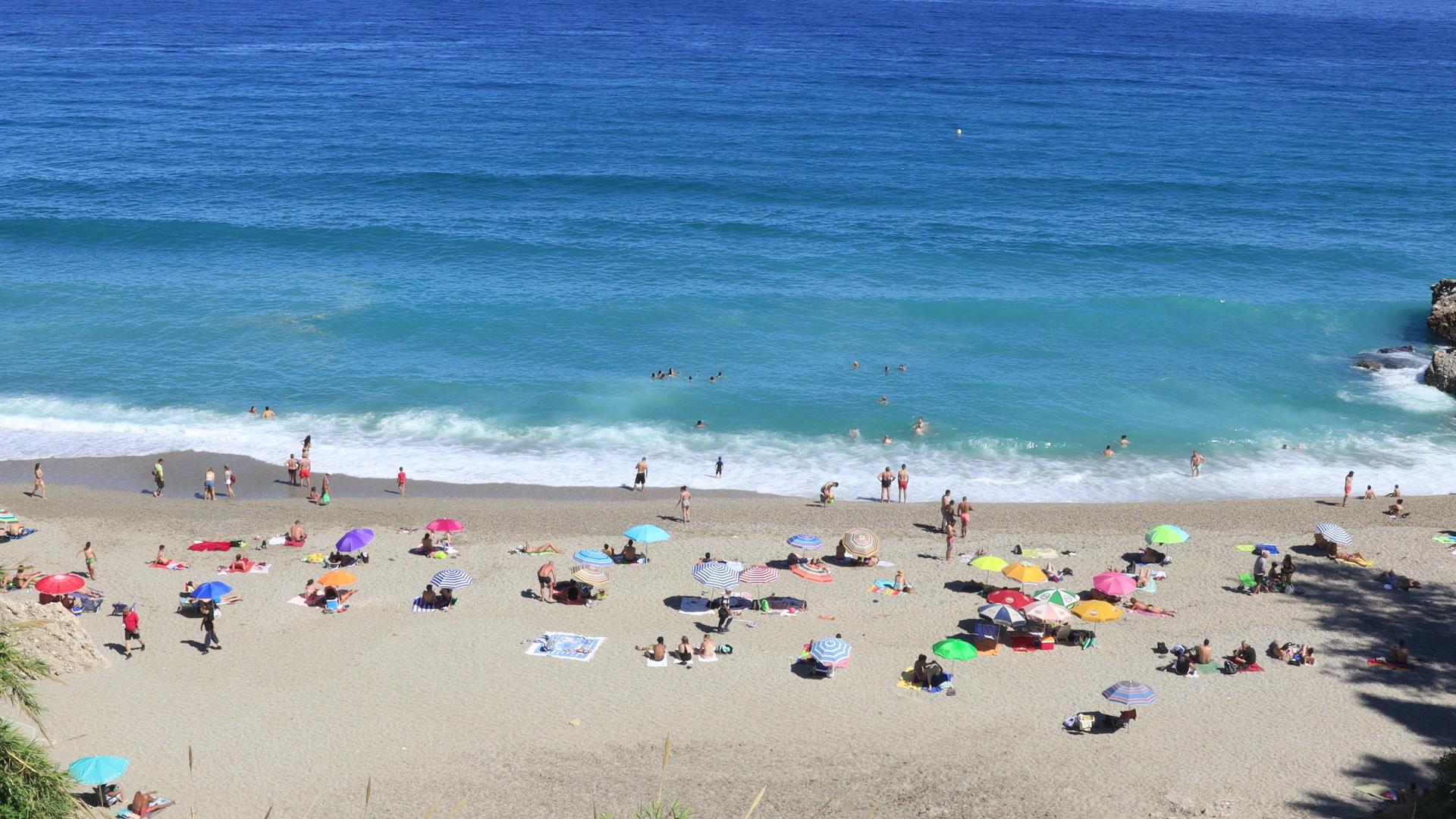地中海夏季沙滩度假4K实拍视频的预览图