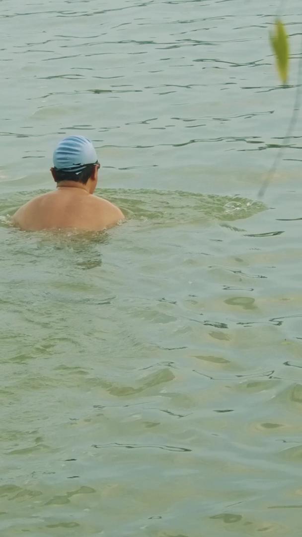 炎炎夏日游泳健身视频的预览图
