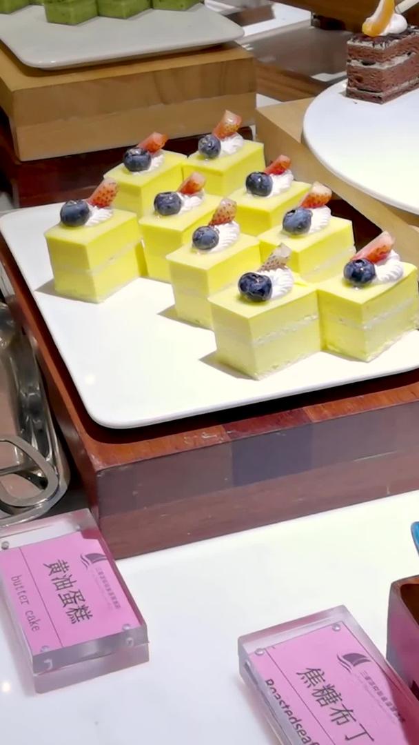 五颜六色形状各异的美味甜品视频素材视频的预览图