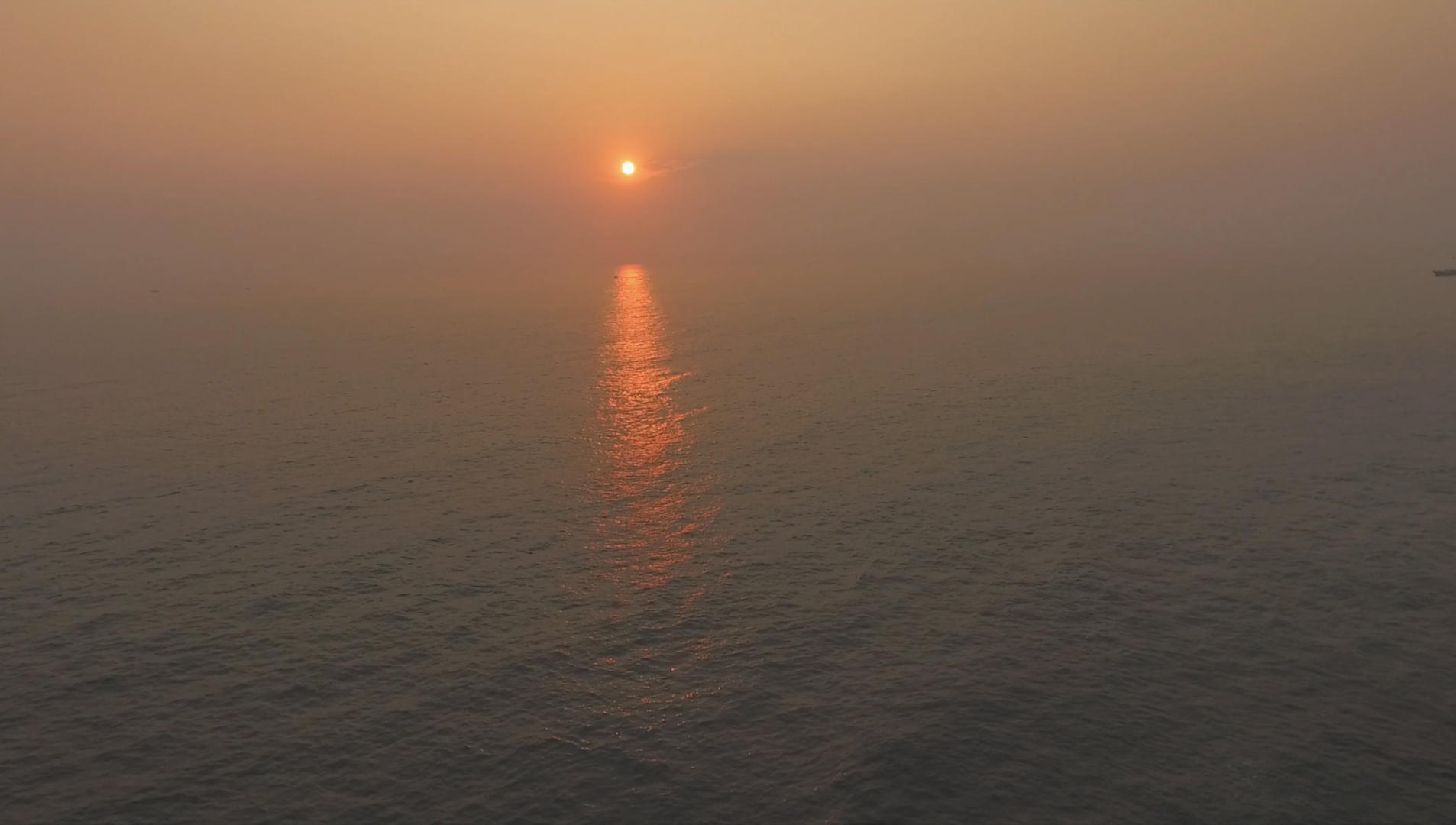 海上日落航拍视频的预览图