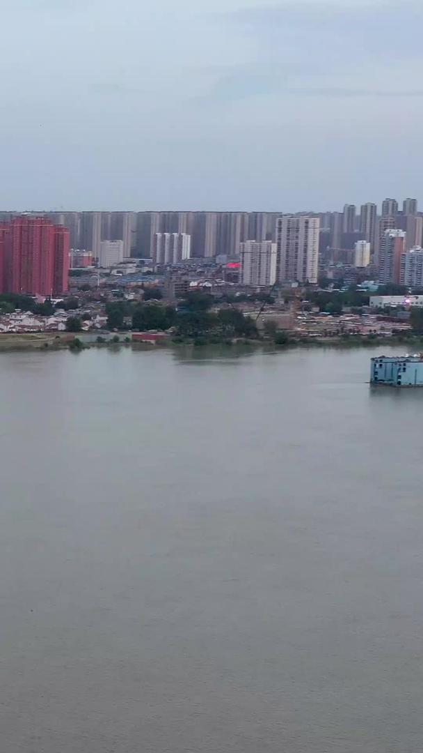 武汉鹦鹉洲长江大桥交通航拍视频的预览图