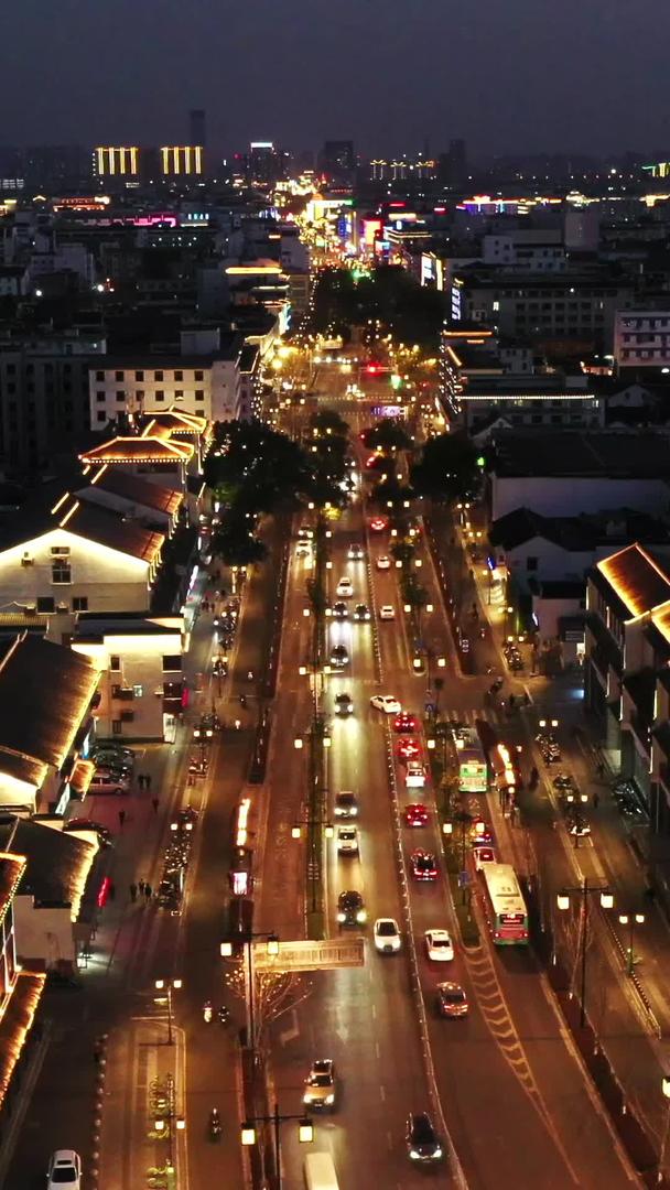 航拍市区夜景车流视频的预览图
