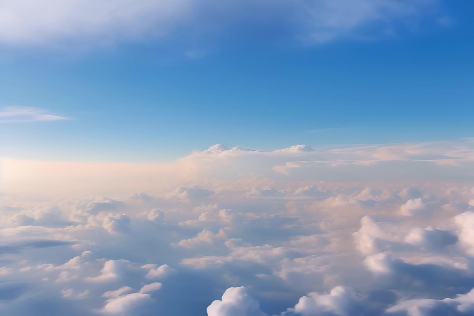 美丽的蓝天白云视频的预览图