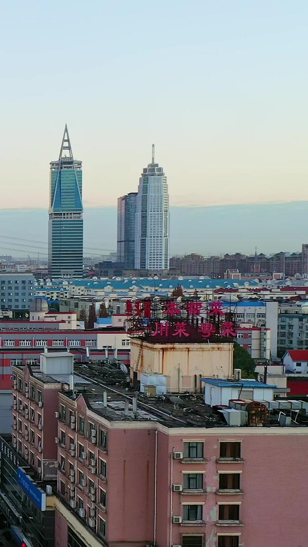 上海城市日出下的高架桥航拍视频的预览图