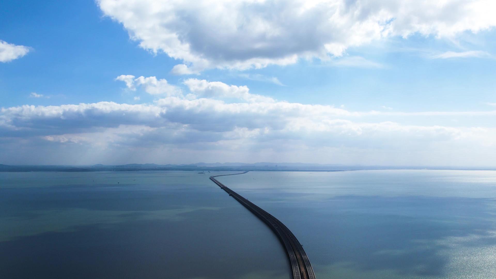 南京石臼湖特大桥4K航拍水上公路公路视频的预览图