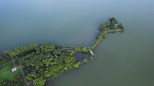 航拍湖北5A级旅游景区东湖风景区地标名胜4k素材视频的预览图