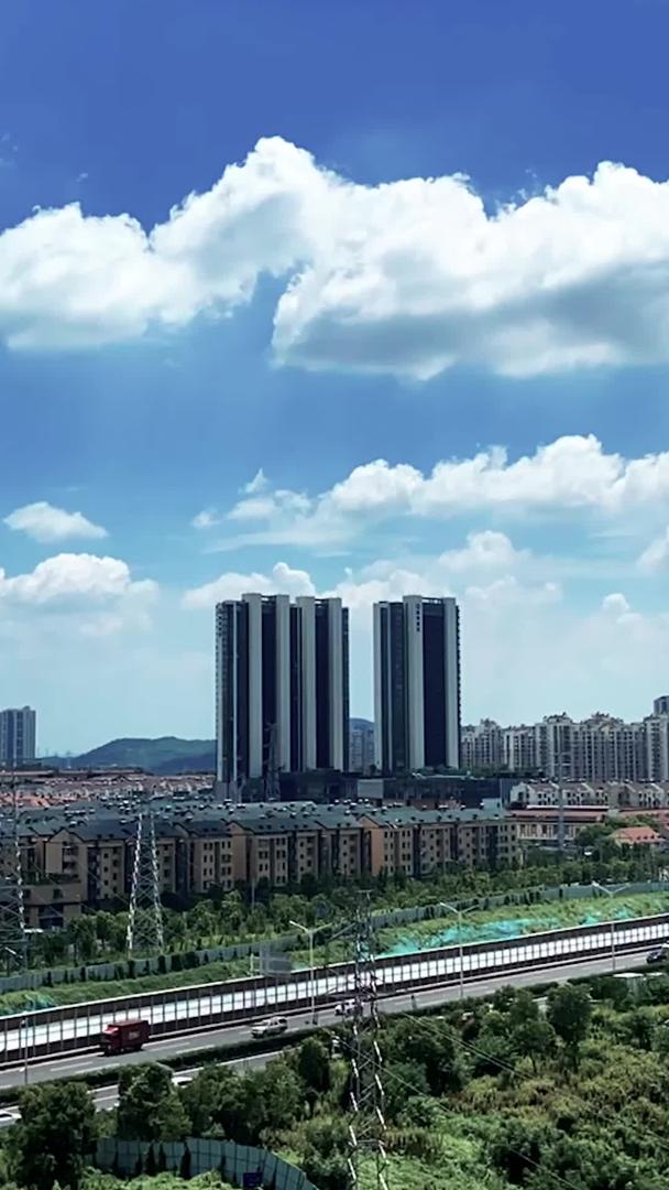 南京绕城实拍高速延时摄影云翻滚视频的预览图