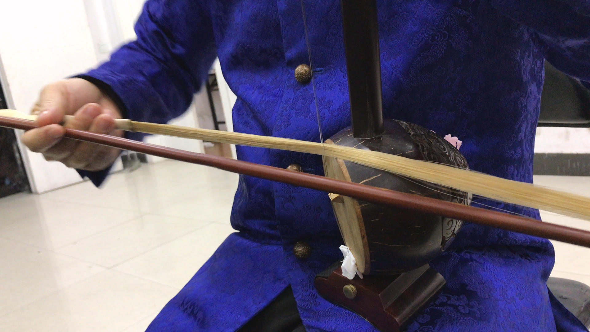 中国风民乐艺术器乐演奏板胡4k音乐素材视频的预览图